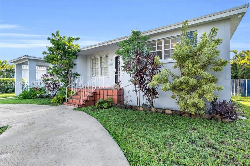 4 bedroom SingleFamilyResidence at 2025 SW 82nd Ct, Miracle Manor, Miami — photo 2