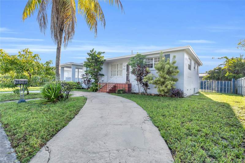 4 bedroom SingleFamilyResidence at 2025 SW 82nd Ct, Miracle Manor, Miami — photo 3