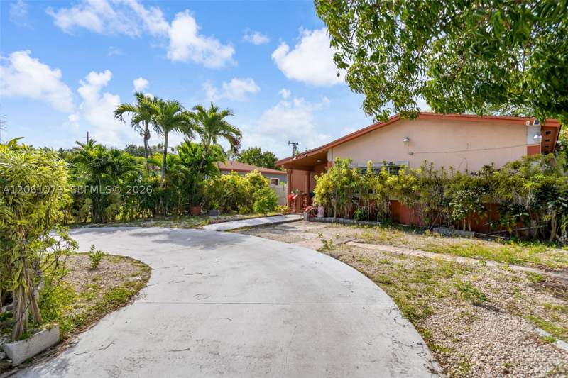 3 bedroom SingleFamilyResidence at 1320 NE 135th St, Kenmar Sub, North Miami — photo 4