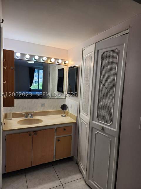 250 180th Dr 301, Sunny Isles Beach FL - photo 8 of 8