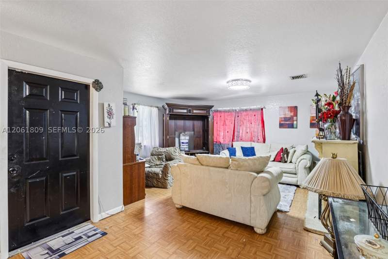 3 bedroom SingleFamilyResidence at 1143 NW 58th St, Gabel Sub No 4, Miami — photo 5