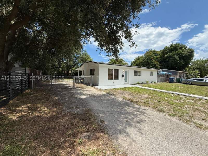 2 bedroom SingleFamilyResidence at 1251 NE 208th Ter, Ives Estates Sec 3, Miami — photo 2