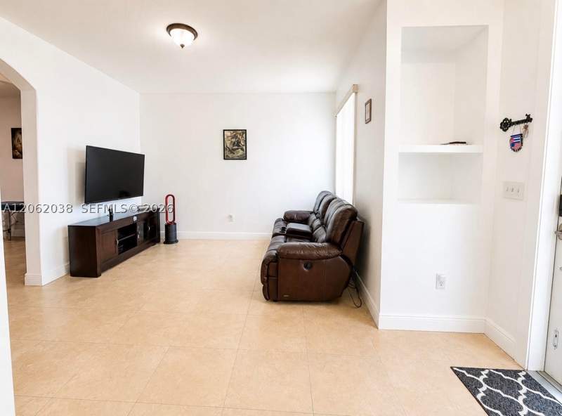 4 bedroom SingleFamilyResidence at 24044 SW 109th Path, Bluewaters Subdivision, Homestead — photo 4