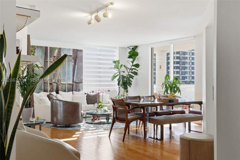 2 bedroom Condominium at 701 Brickell Key Blvd 610, Courvoisier Courts Condo, Miami — photo 3