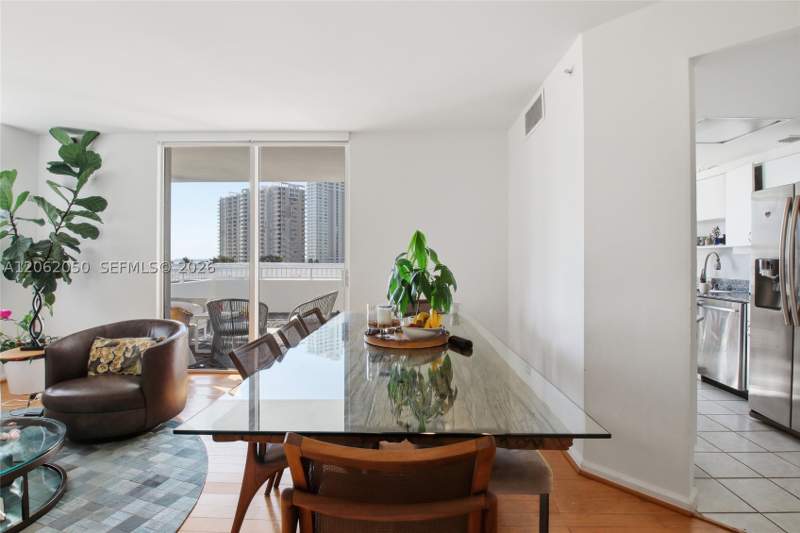 2 bedroom Condominium at 701 Brickell Key Blvd 610, Courvoisier Courts Condo, Miami — photo 5