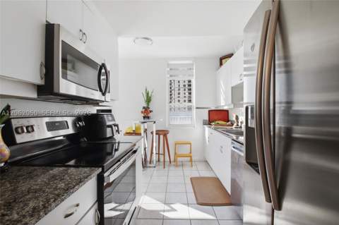 701 Brickell Key Blvd 610, Miami FL - photo 9 of 46
