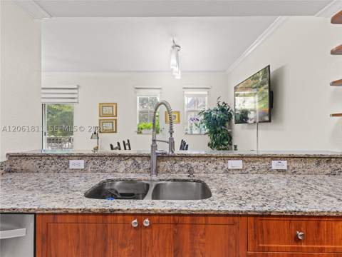 10885 NW 89th Ter 217, Doral FL - photo 14 of 30