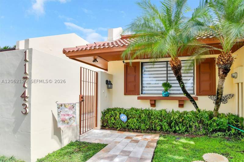 2 bedroom Villa at 11743 SW 112th Ter, Woodstock Townhomes Sec 1, Miami — photo 2