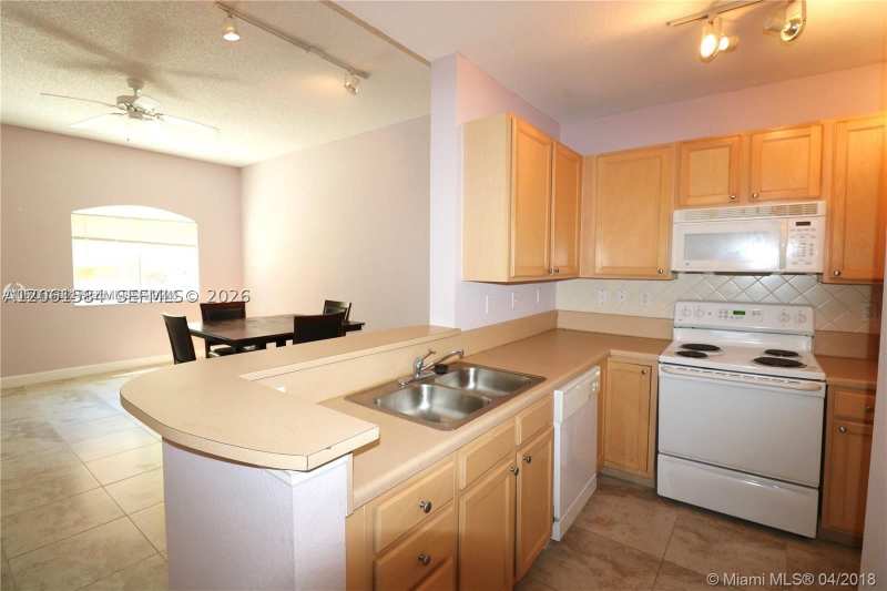 1 bedroom Condominium at 6001 SW 70th St 117, Valencia Condo, South Miami — photo 1