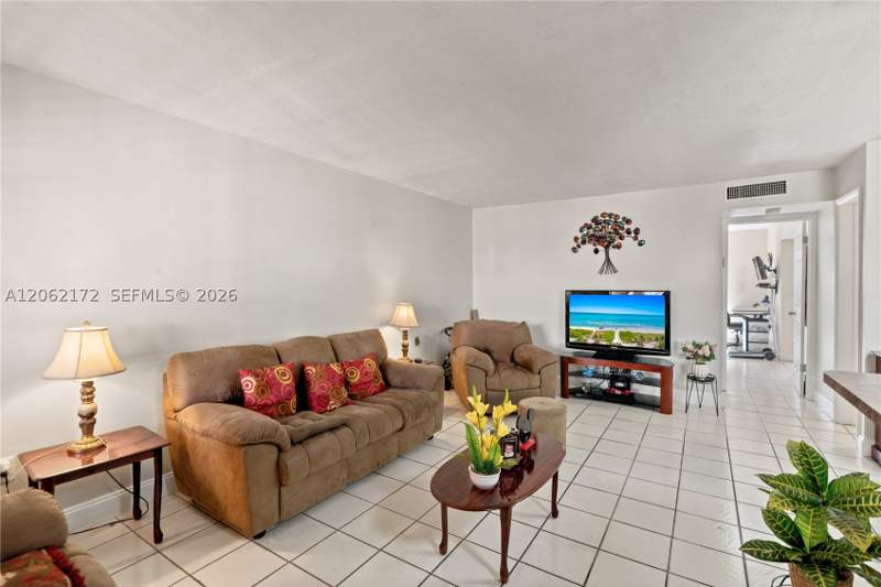 1 bedroom Condominium at 1855 W 60th St 407, Westland Courts Condo, Hialeah — photo 2
