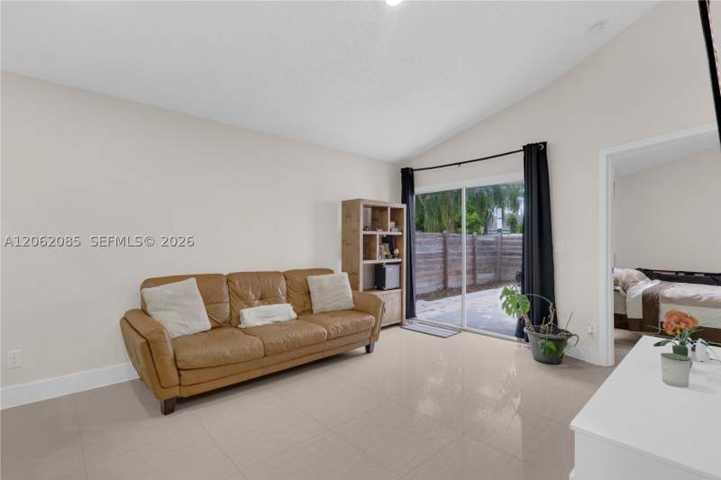 3 bedroom SingleFamilyResidence at 949 SW 7th Pl, Villas Of Palm Bay, Florida City — photo 3