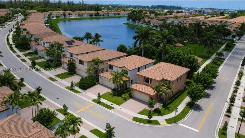 3 bedroom SingleFamilyResidence at 8890 W 33rd Ave, Bellagio, Hialeah — photo 1