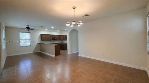 8890 W 33rd Ave, Hialeah FL - photo 9 of 38