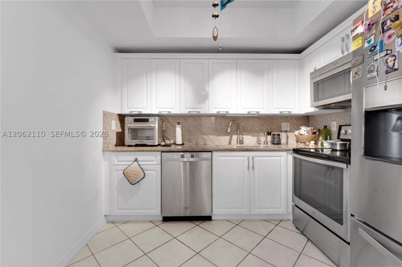 2 bedroom Condominium at 3500 Coral Way Ph-10, Coral Plaza Of Miami Cond, Miami — photo 4