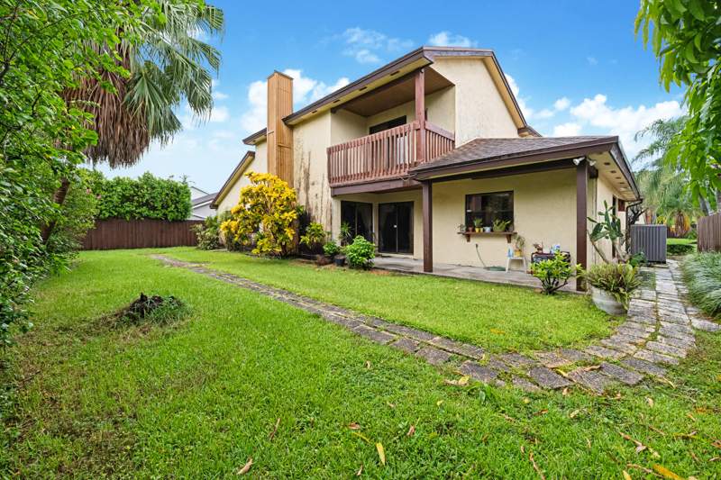 4 bedroom SingleFamilyResidence at 15615 SW 54th Street, Lakes Of The Meadow Sec 4, Miami — photo 2