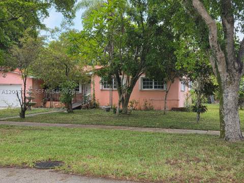 881 Albatross St, Miami Springs FL - photo 6 of 17