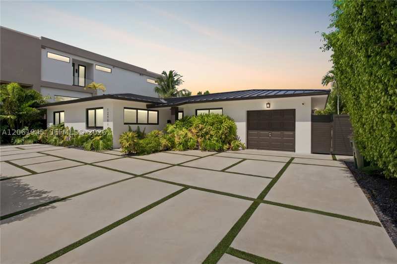3 bedroom SingleFamilyResidence at 12906 Cherry Rd, Venetian Sec Keystone Poi, North Miami — photo 1