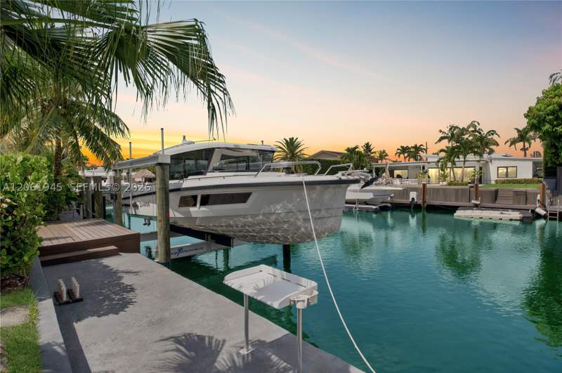 3 bedroom SingleFamilyResidence at 12906 Cherry Rd, Venetian Sec Keystone Poi, North Miami — photo 4