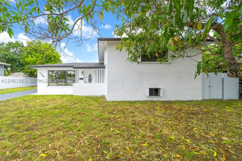 4 bedroom SingleFamilyResidence at 1265 NE 201st Ter, Mansionette Homes Sec 2, Miami — photo 2