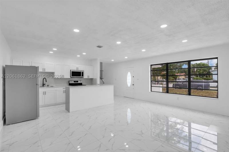 4 bedroom SingleFamilyResidence at 1265 NE 201st Ter, Mansionette Homes Sec 2, Miami — photo 5