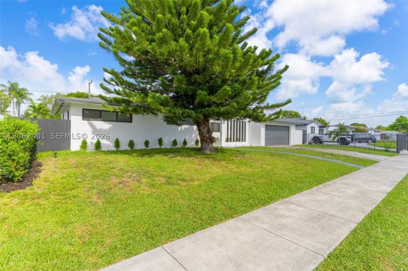 3 bedroom SingleFamilyResidence at 17630 SW 108th Ct, Green Hills Sec 7, Miami — photo 3
