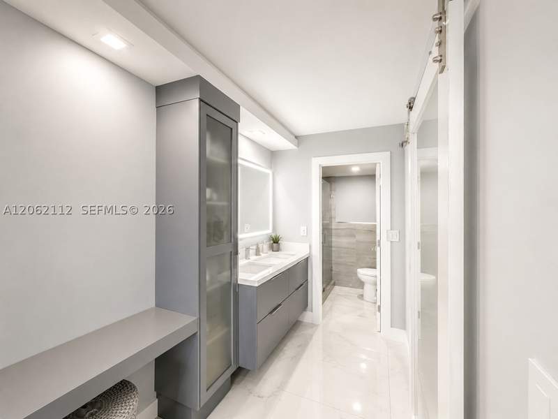 1 bedroom Condominium at 1420 Brickell Bay Dr 702E, Bayshore Place Condo, Miami — photo 2
