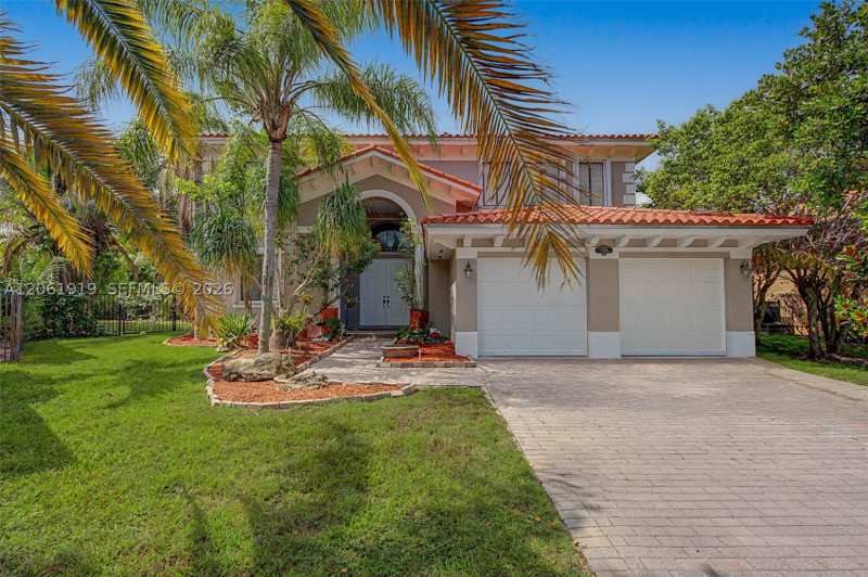5 bedroom SingleFamilyResidence at 7926 SW 195th Ter, Cutler Cay, Cutler Bay — photo 1