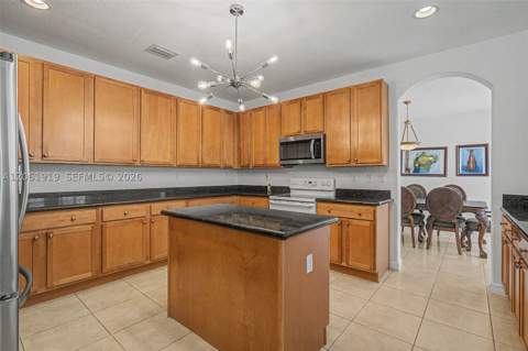 7926 SW 195th Ter, Cutler Bay FL - photo 11 of 37