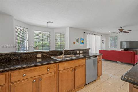 7926 SW 195th Ter, Cutler Bay FL - photo 13 of 37