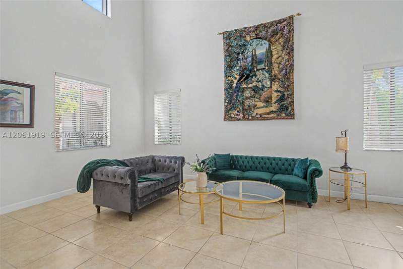 5 bedroom SingleFamilyResidence at 7926 SW 195th Ter, Cutler Cay, Cutler Bay — photo 4