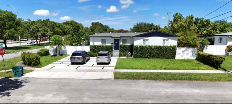 3 bedroom SingleFamilyResidence at 2401 SW 83rd Ave, Coral Way Village Sec A P, Miami — photo 2