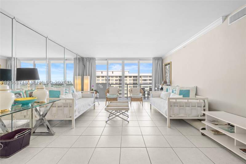 1 bedroom Condominium at 5601 Collins Ave 1515, The Pavilion Condo, Miami Beach — photo 2
