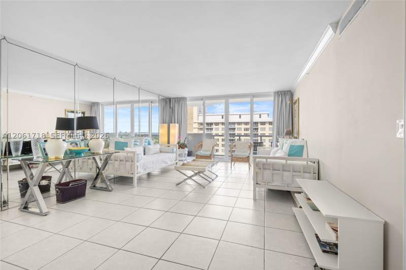 1 bedroom Condominium at 5601 Collins Ave 1515, The Pavilion Condo, Miami Beach — photo 3