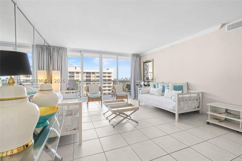1 bedroom Condominium at 5601 Collins Ave 1515, The Pavilion Condo, Miami Beach — photo 4