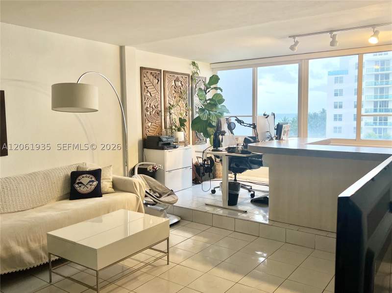 1 bedroom Condominium at 5005 Collins Ave 518, The Carriage Club North C, Miami Beach — photo 4