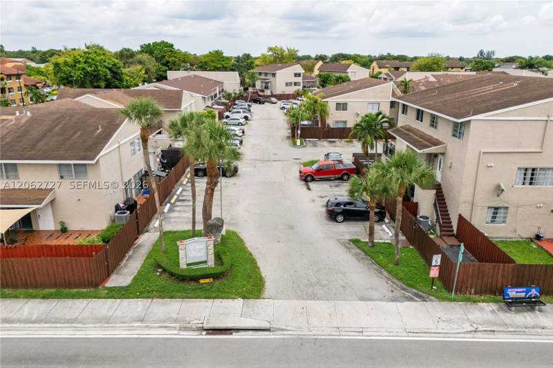 3 bedroom Condominium at 15680 SW 82nd Cir Ln 8-8, View West Condo Ph I, Miami — photo 2