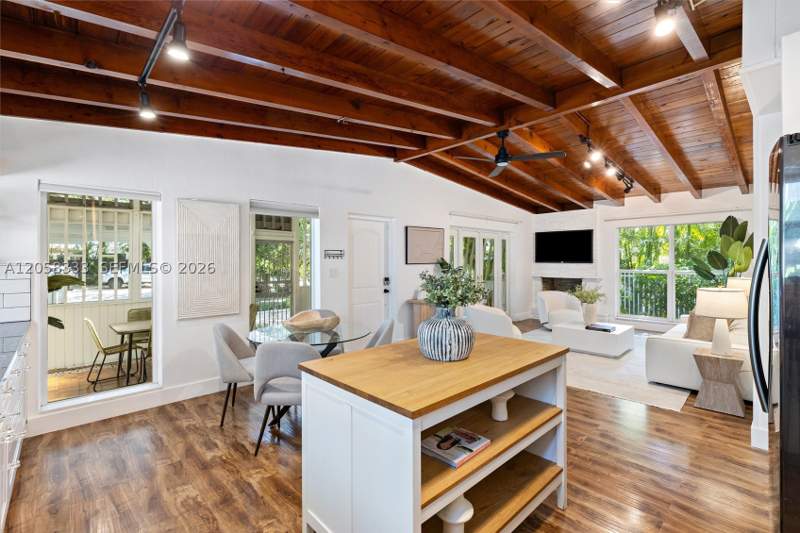 4 bedroom SingleFamilyResidence at 3700 Loquat Ave, Douglas Circle, Miami — photo 4