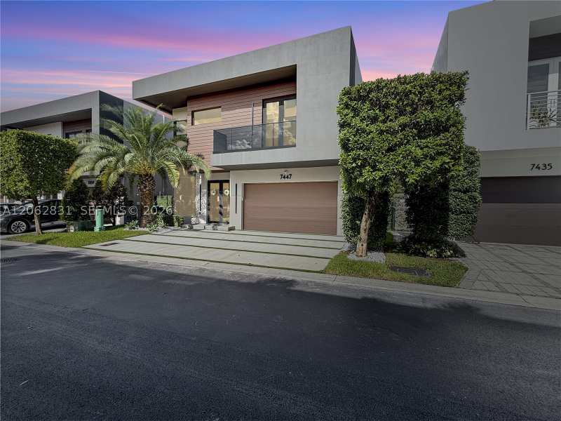 5 bedroom SingleFamilyResidence at 7447 NW 97th Ct, Doral Commons Residential, Doral — photo 1