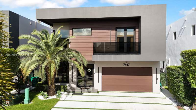 5 bedroom SingleFamilyResidence at 7447 NW 97th Ct, Doral Commons Residential, Doral — photo 3