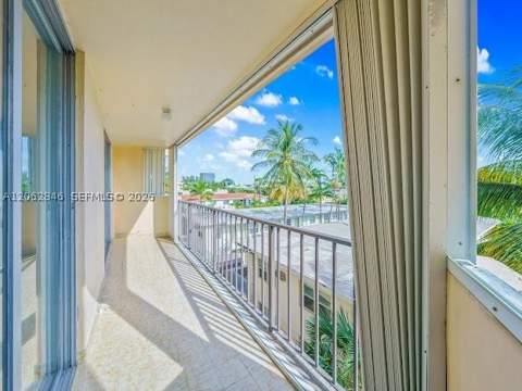 7921 Byron Ave 404, Miami Beach FL - photo 22 of 47