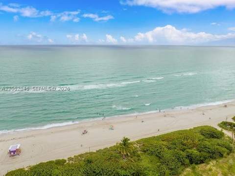 7921 Byron Ave 404, Miami Beach FL - photo 6 of 47