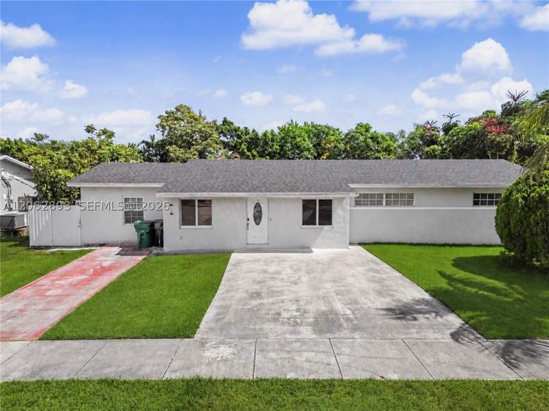 4 bedroom SingleFamilyResidence at 11271 SW 176th St, Green Hills Sec 5, Miami — photo 2