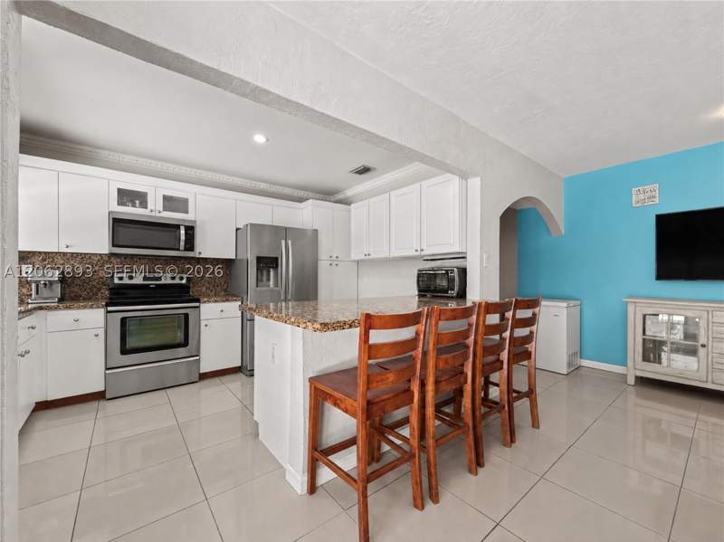 4 bedroom SingleFamilyResidence at 11271 SW 176th St, Green Hills Sec 5, Miami — photo 5