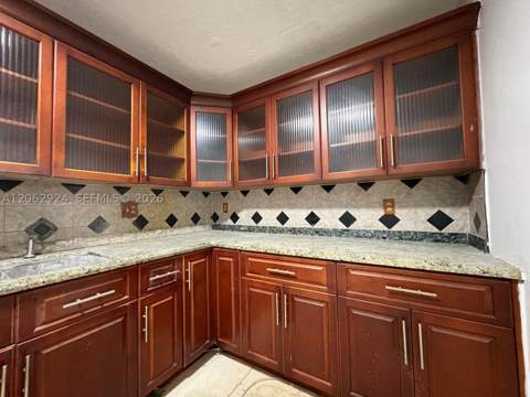 2531 NW 88th St, Miami FL - photo 7 of 17