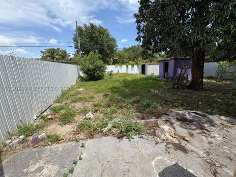 2531 NW 88th St, Miami FL - photo 8 of 17