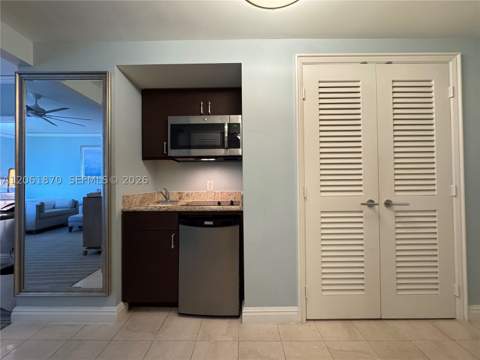455 Grand Bay Dr 717, Key Biscayne FL - photo 17 of 31