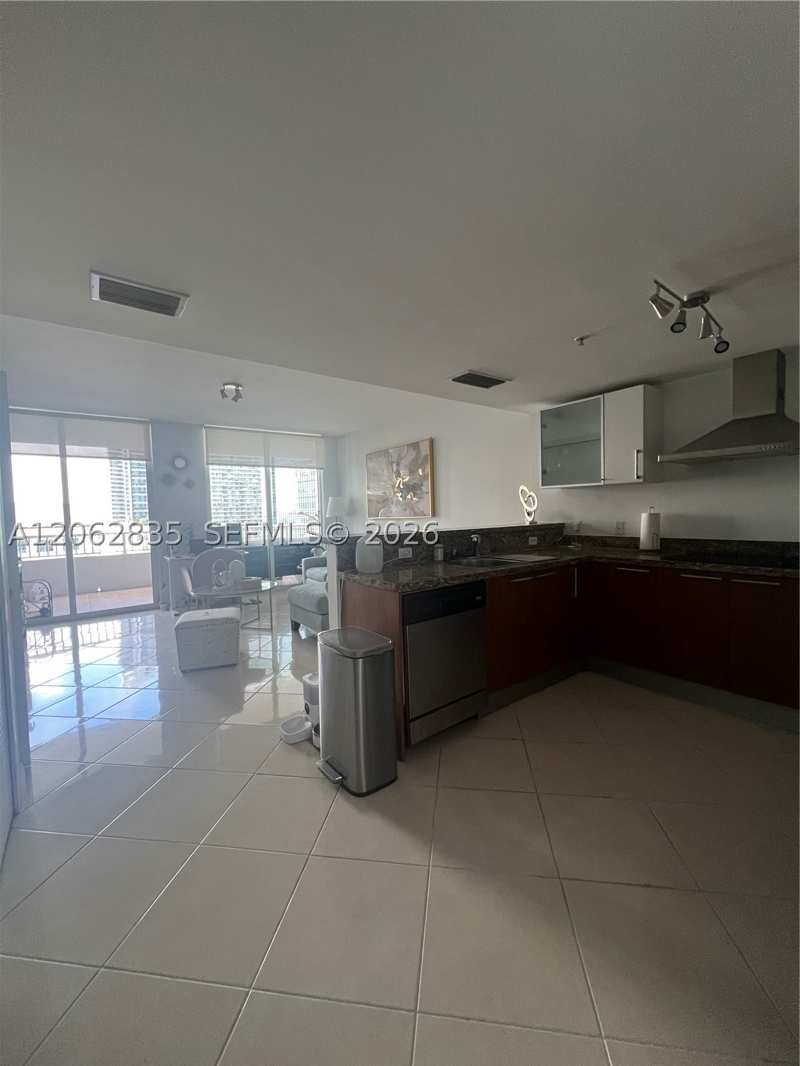 1 bedroom Condominium at 170 SE 14th St 2007, The Sail Condo, Miami — photo 1