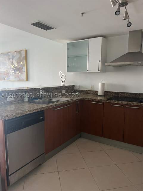 170 SE 14th St 2007, Miami FL - photo 11 of 28