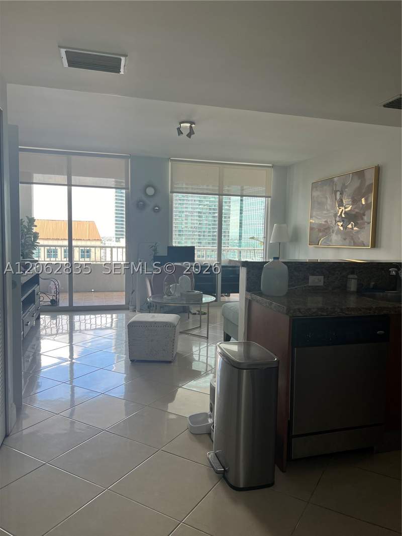 1 bedroom Condominium at 170 SE 14th St 2007, The Sail Condo, Miami — photo 2