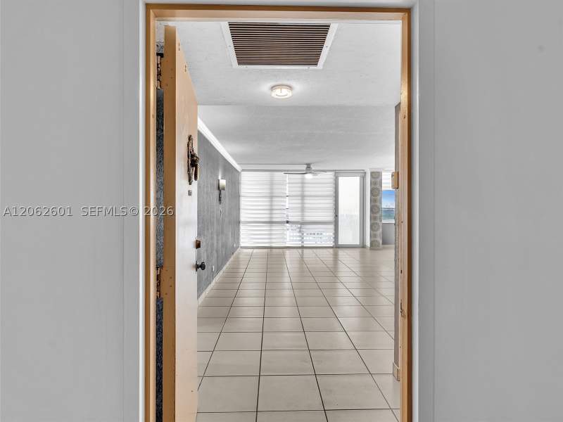 1 bedroom Condominium at 301 174th St 2205, Winston Towers 500 Condo, Sunny Isles Beach — photo 3